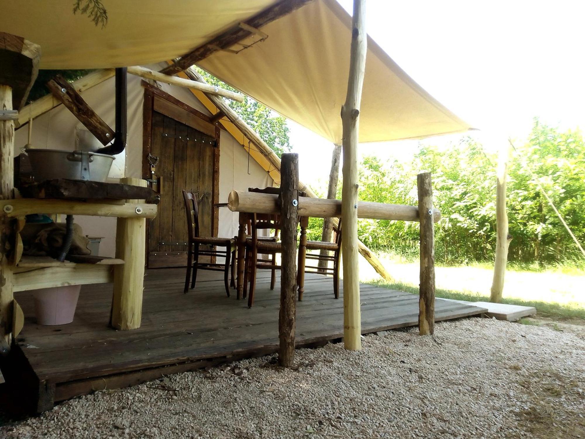 Tente Trappeur Ada, Au Jardin De La Vouivre Saint-Vincent-en-Bresse Luaran gambar