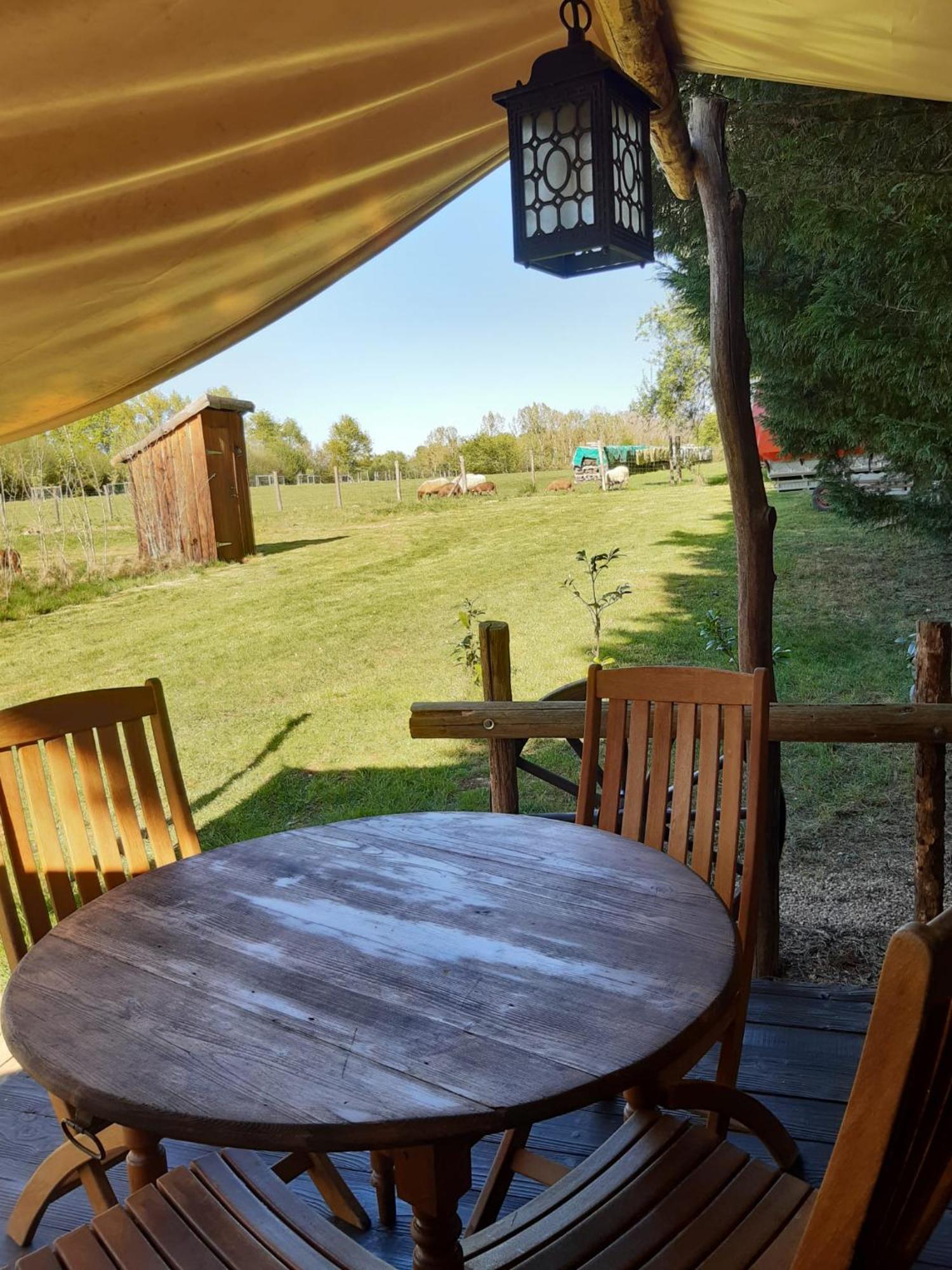 Tente Trappeur Ada, Au Jardin De La Vouivre Saint-Vincent-en-Bresse Luaran gambar