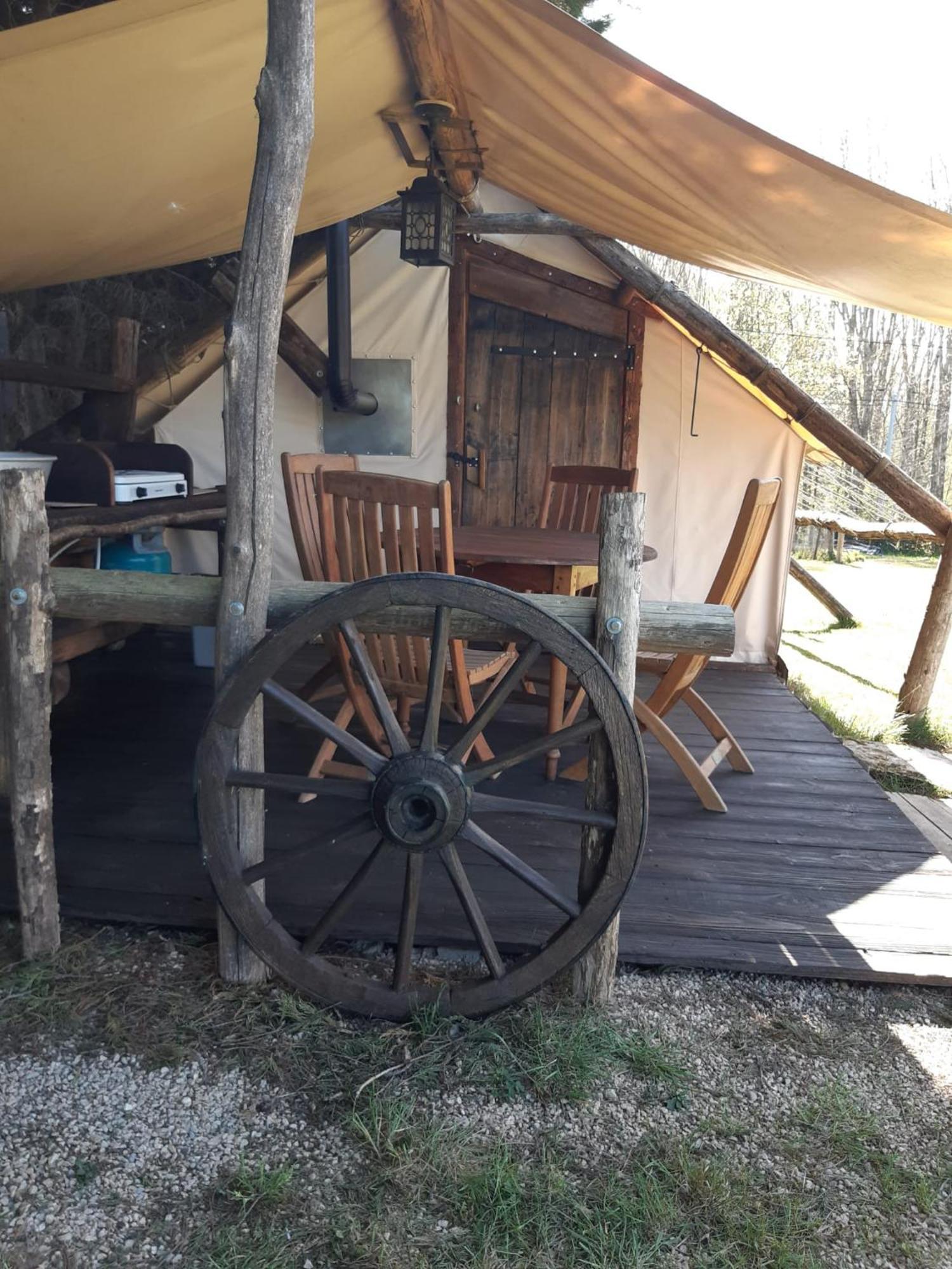 Tente Trappeur Ada, Au Jardin De La Vouivre Saint-Vincent-en-Bresse Luaran gambar
